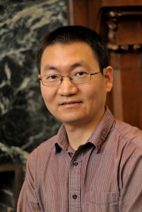 Photo of seminar series speaker Xiaofng Shao