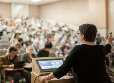 Speaker in Seminar